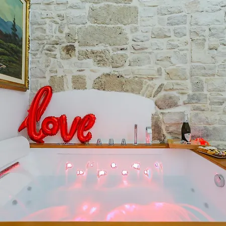 Couette-café Antico Monastero 4*